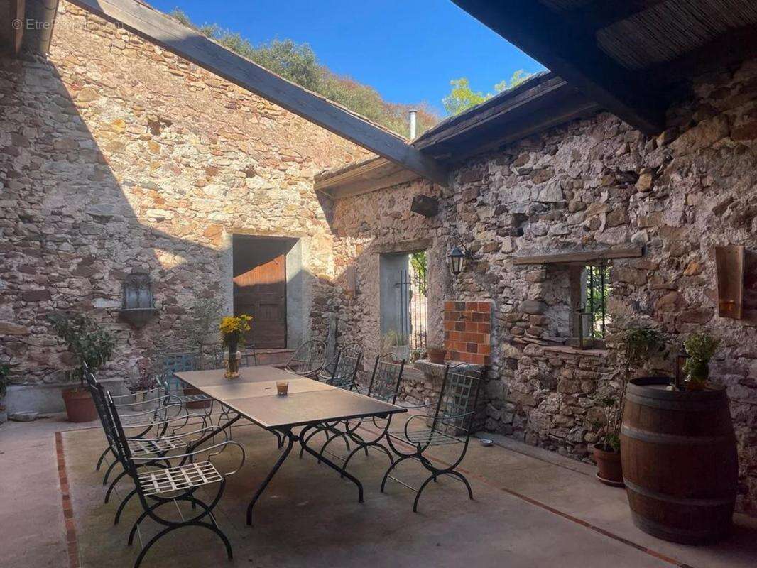 Maison à LA TOUR-SUR-ORB