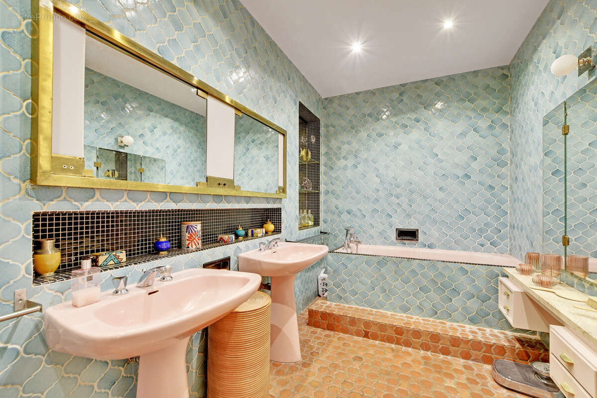 Appartement à PARIS-1E