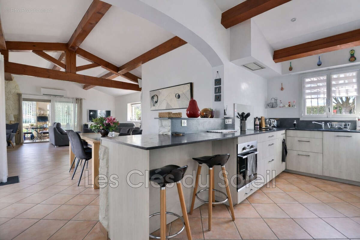 Maison à VINS-SUR-CARAMY