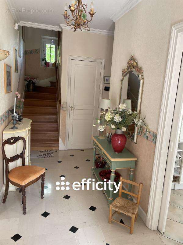 Maison à FONTAINE-LE-PORT