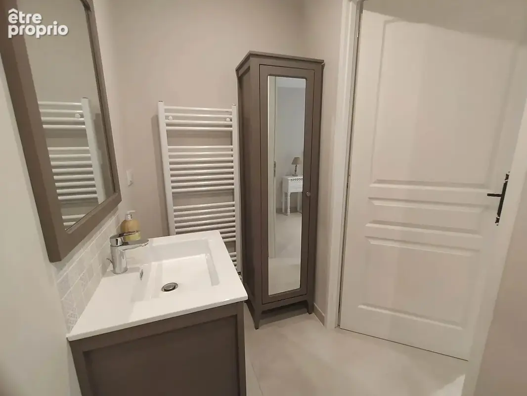 Propriété récemment rénovée de 6 chambres offrant beaucoup de flexibilité et une belle vue - photo 12