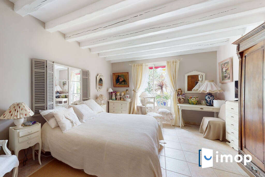 Maison à SAVIGNY-LE-TEMPLE