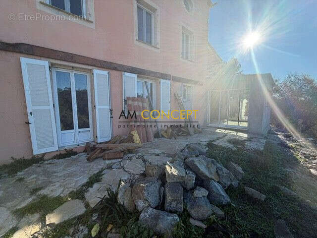 À VENDRE - Rez-de-jardin d'exception avec vue panoramique  - photo 2