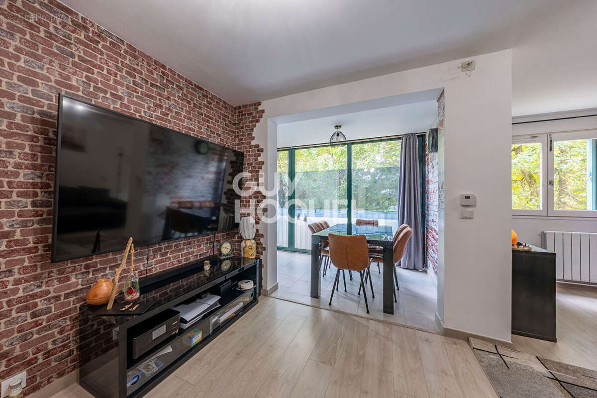 Appartement à EMERAINVILLE