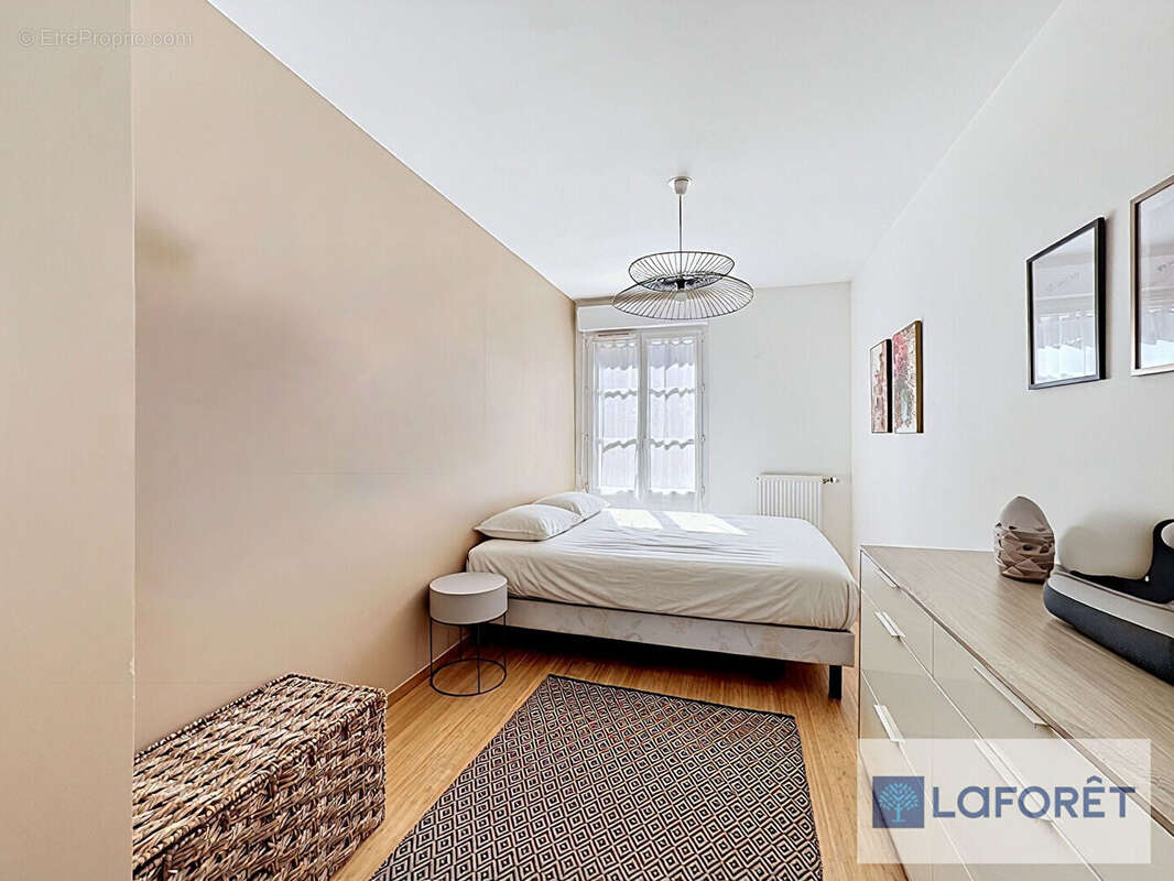 Appartement à NEAUPHLE-LE-CHATEAU