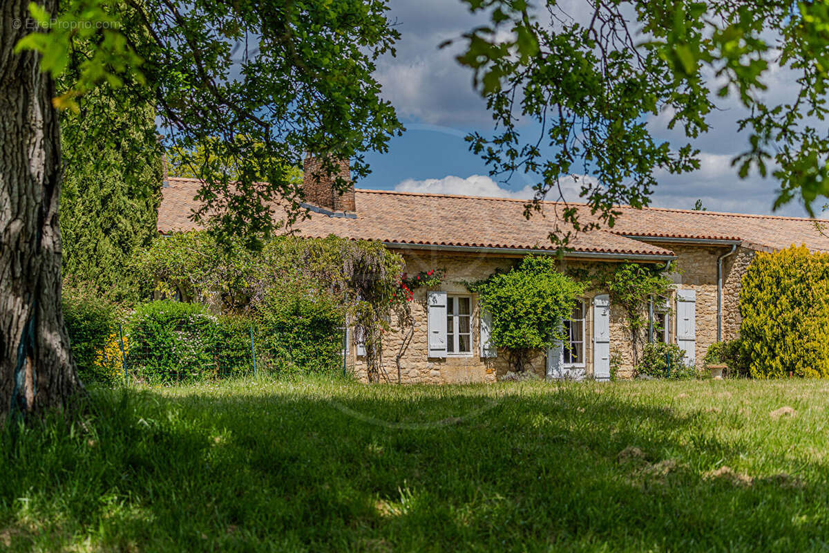 Fabuleux domaine de plus de 37 hectares aux portes de Bordeaux - photo 2