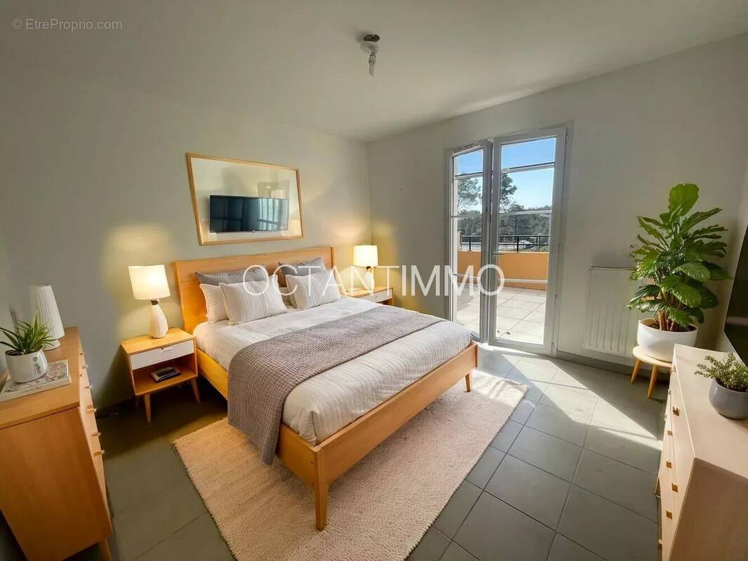 Appartement à ROQUEFORT-LES-PINS