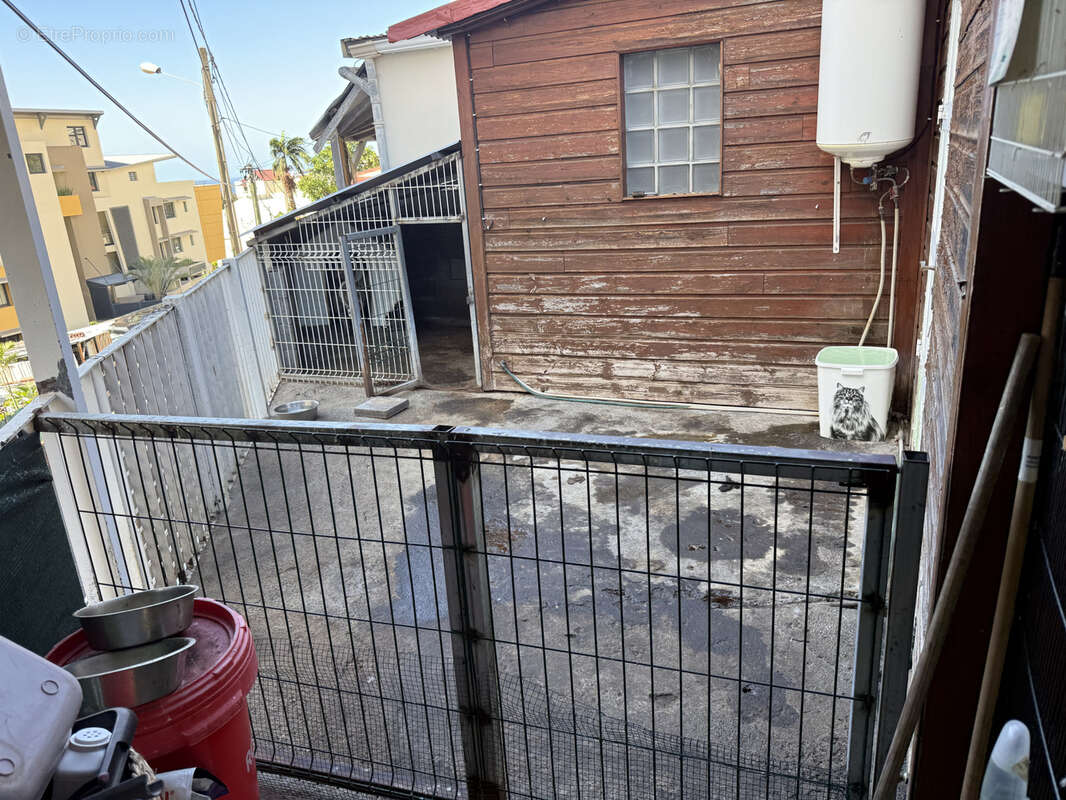 Maison de type T3 en vente à Saint-Denis secteur Bellepierre, à deux pas du CHU ! - photo 9