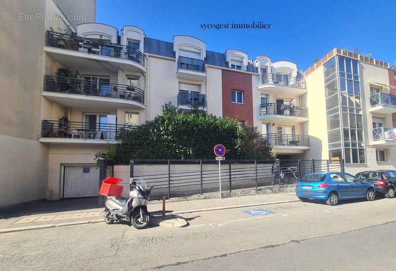 Appartement à LES LILAS