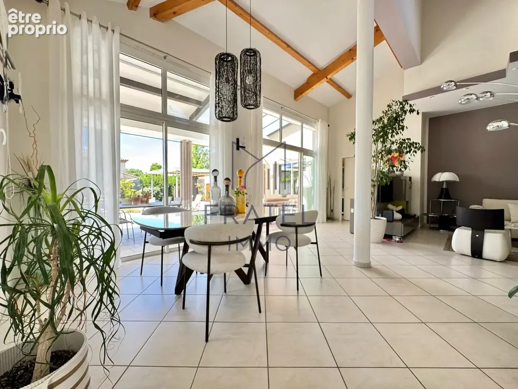 Élégante villa d'architecte T5 de 169 m2 avec piscine - photo 4