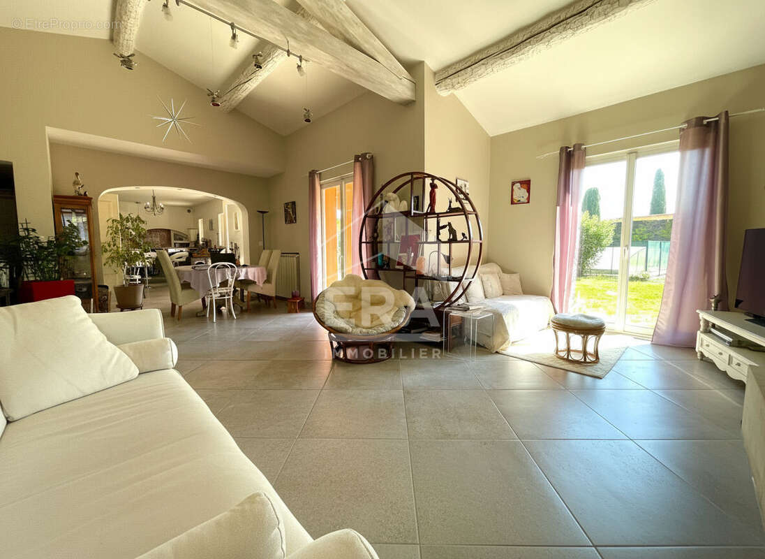 Maison à PERNES-LES-FONTAINES