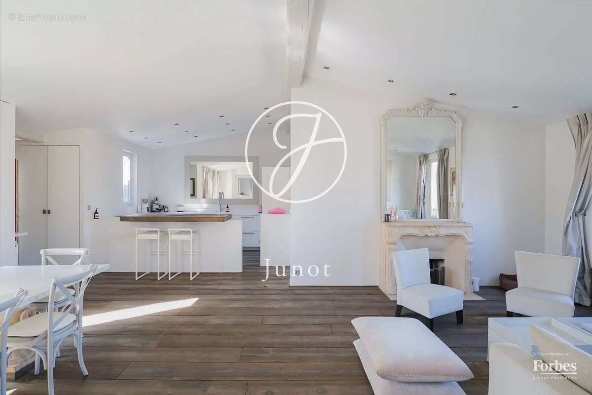 Appartement à PARIS-7E