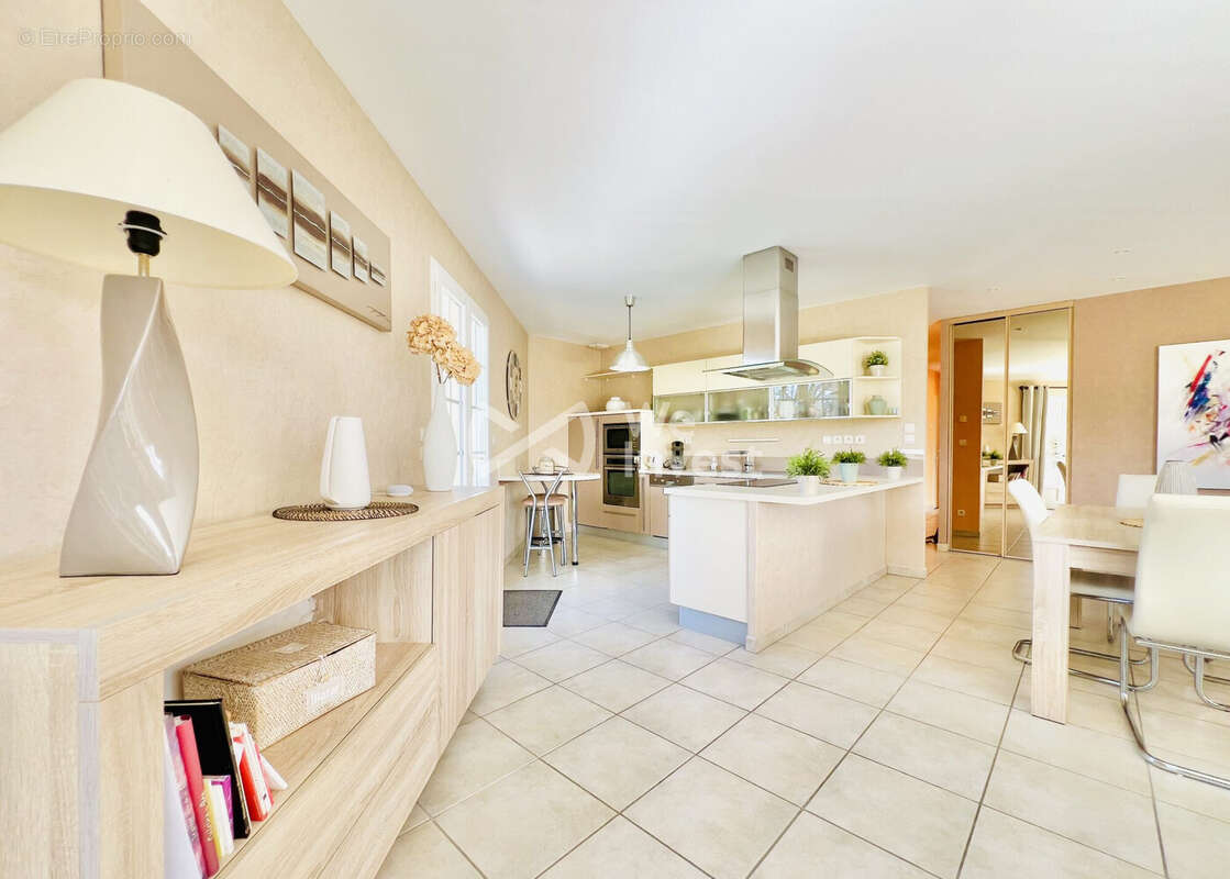 Maison à AIGUEPERSE