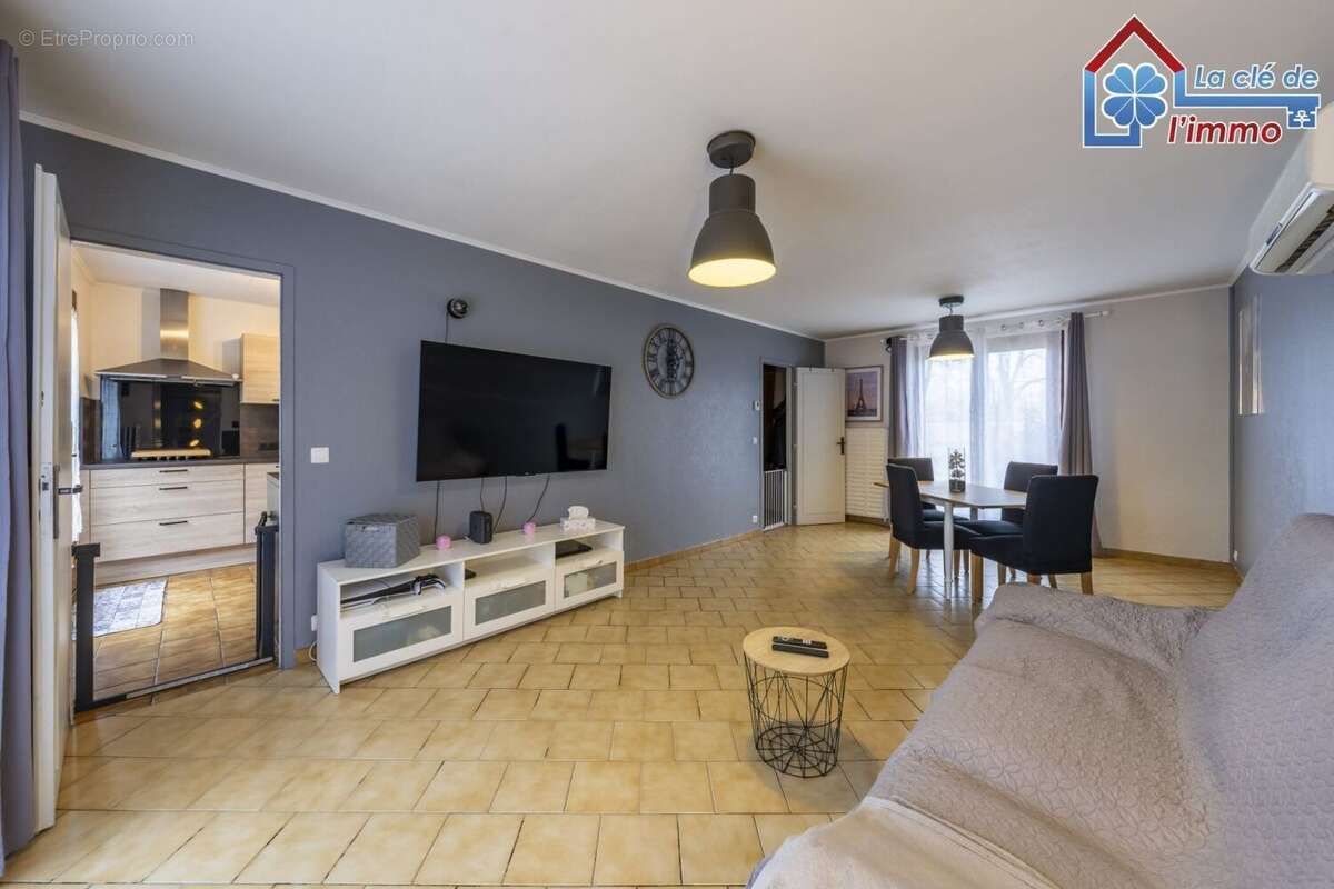 Maison à MOISSY-CRAMAYEL