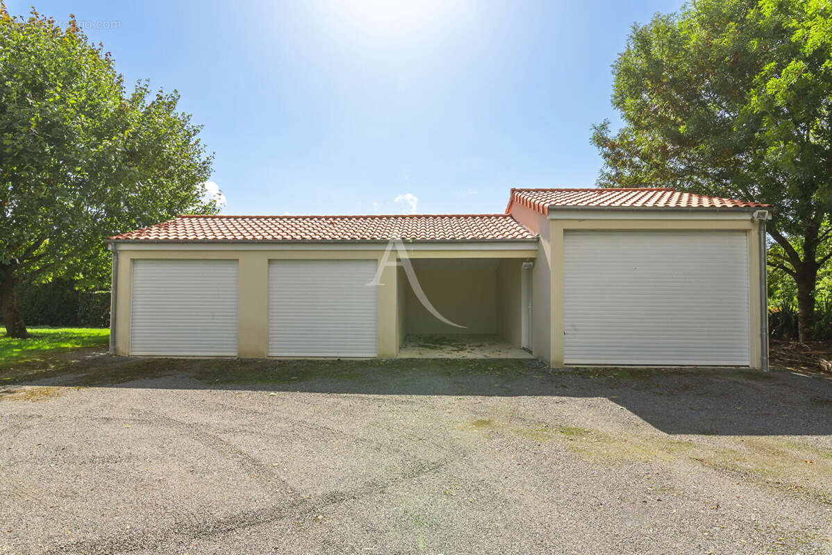 Maison à LA SALLE-DE-VIHIERS