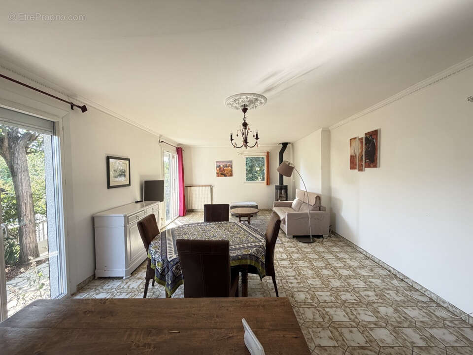 MAISON T5 avec garage (205 M2 de surface utile) et jardin de 544 M2 à Vendre (31270 CUGNAUX) - photo 22