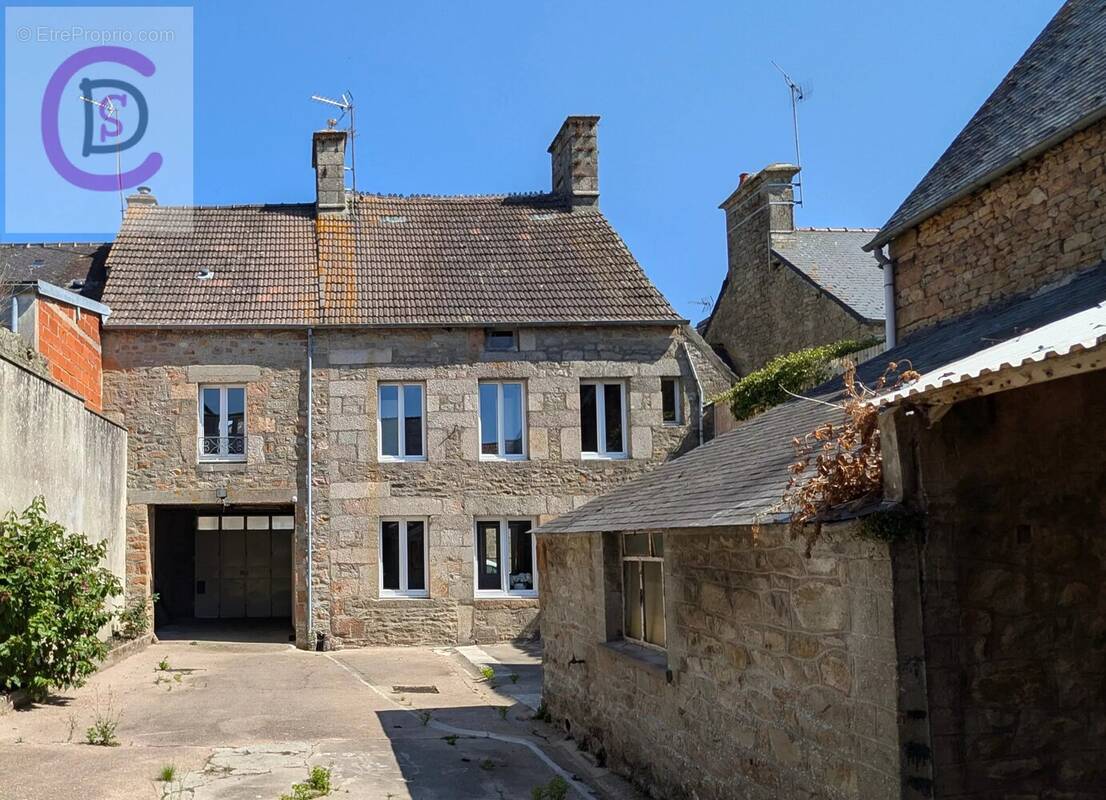 Maison à SAINT-PIERRE-EGLISE
