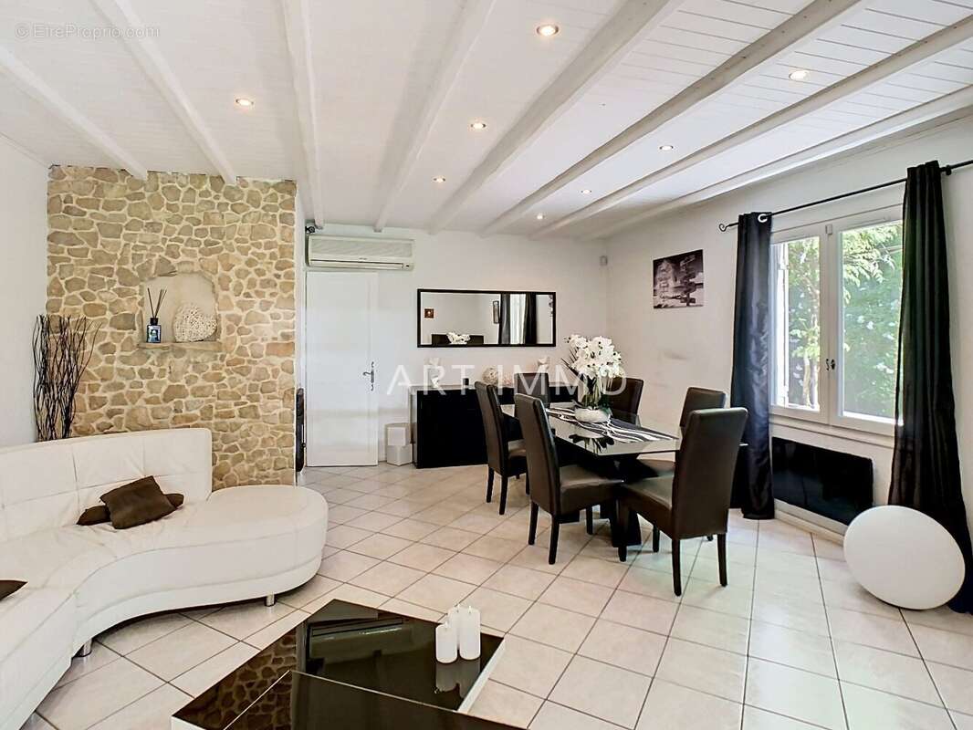 Maison à ROBION