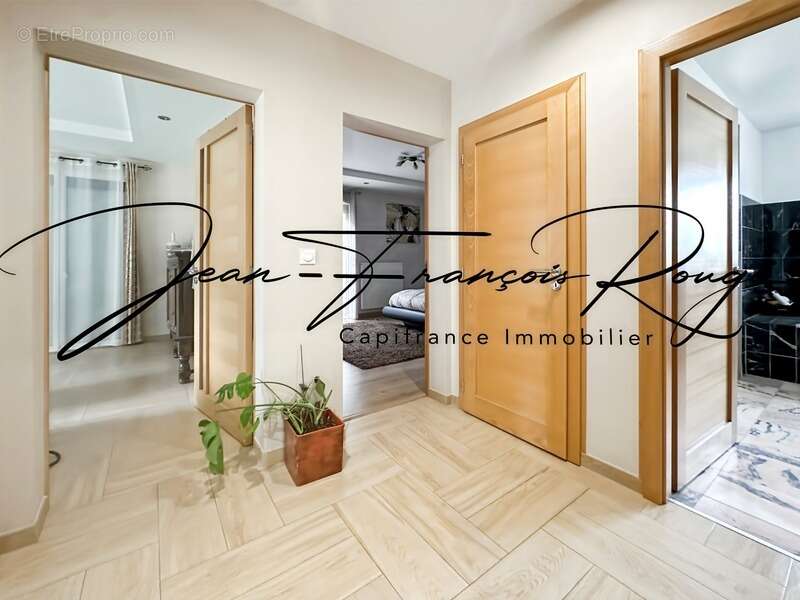 AGNEAUX, superbe maison de 210 m² avec vie de plain-pied, piscine et spa - photo 12