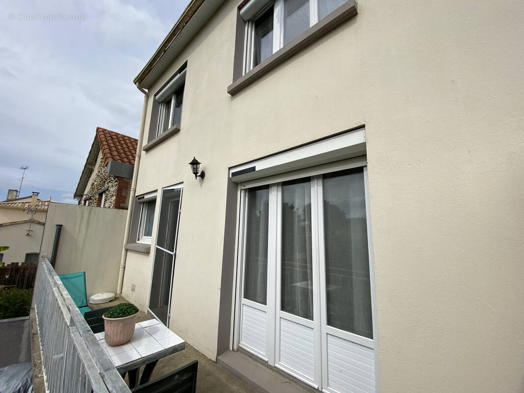 Maison à SAINT-MACAIRE-EN-MAUGES