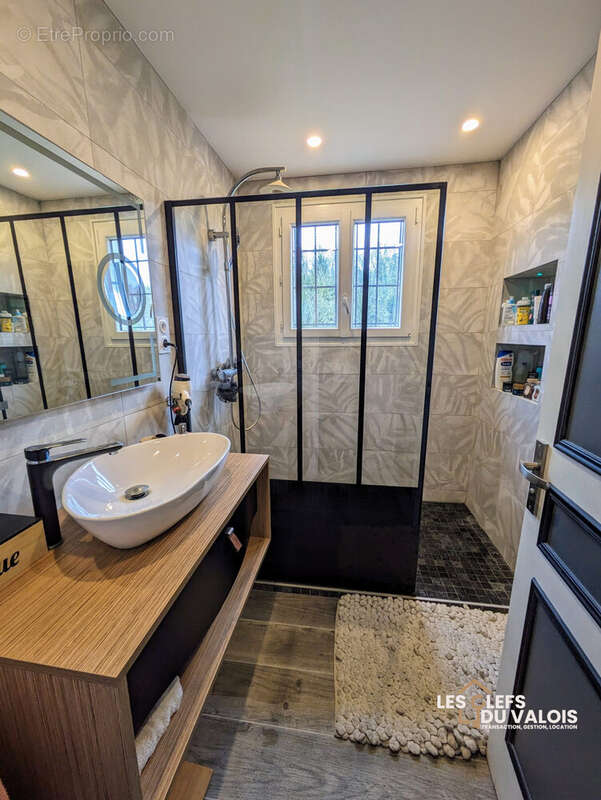 SALLE D EAU RDC - Maison à CREPY-EN-VALOIS