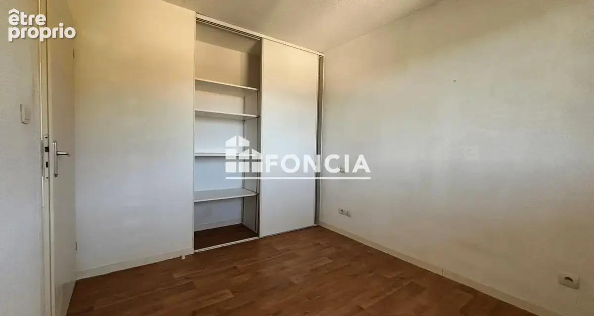 À vendre, agréable appartement T2 de 45 m² situé au 3ᵉ étage d'une résidence récente avec piscine - photo 2
