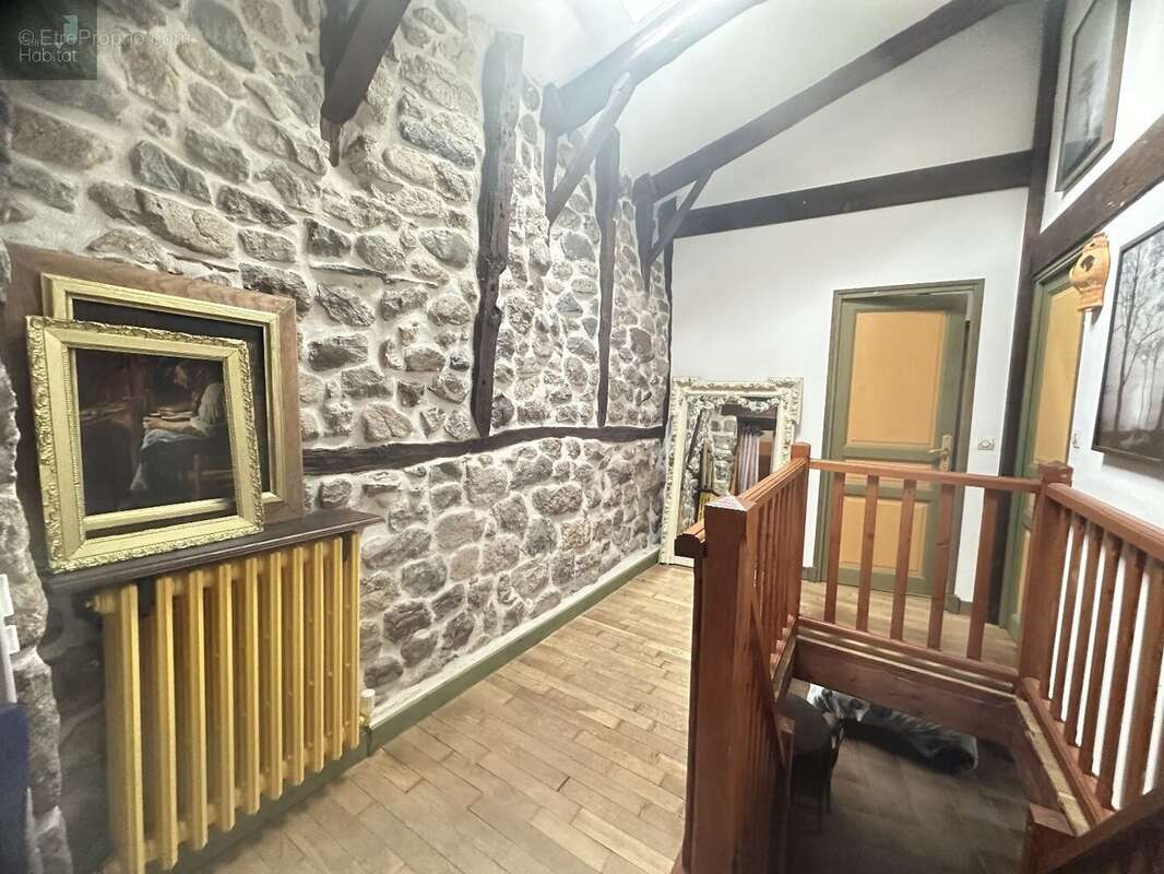 Maison à MEZILHAC