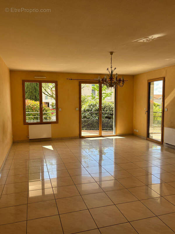 Appartement à LIMAS