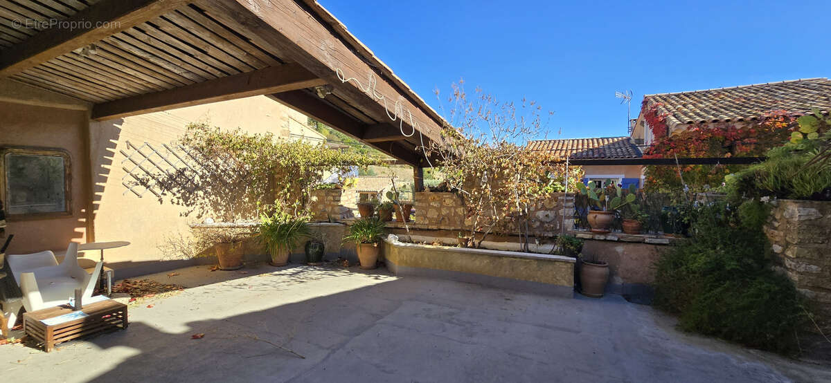 Maison à MONTPEYROUX