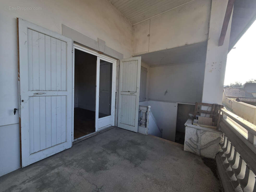 Appartement à NIVOLAS-VERMELLE