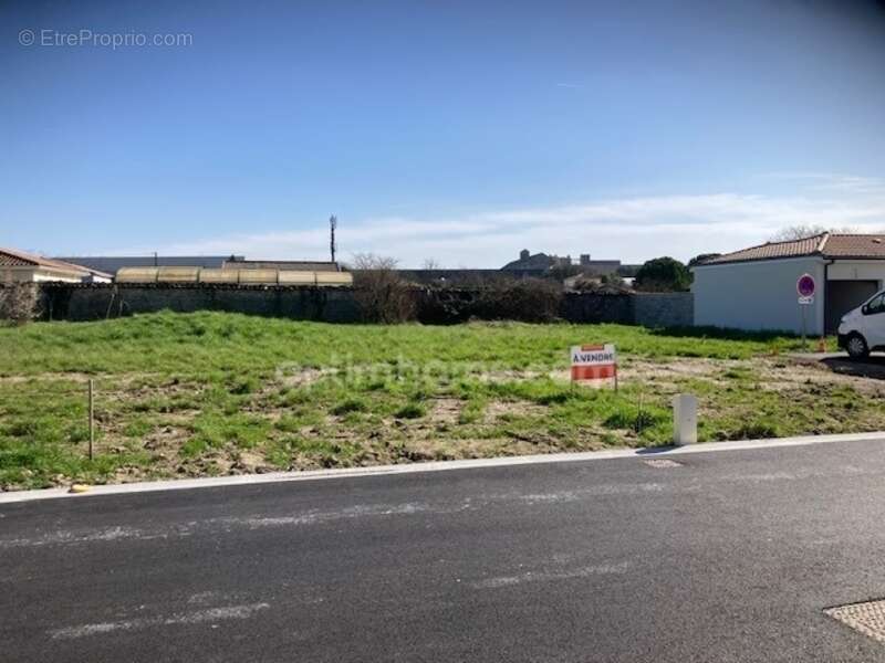 Terrain à CHATEAUBERNARD