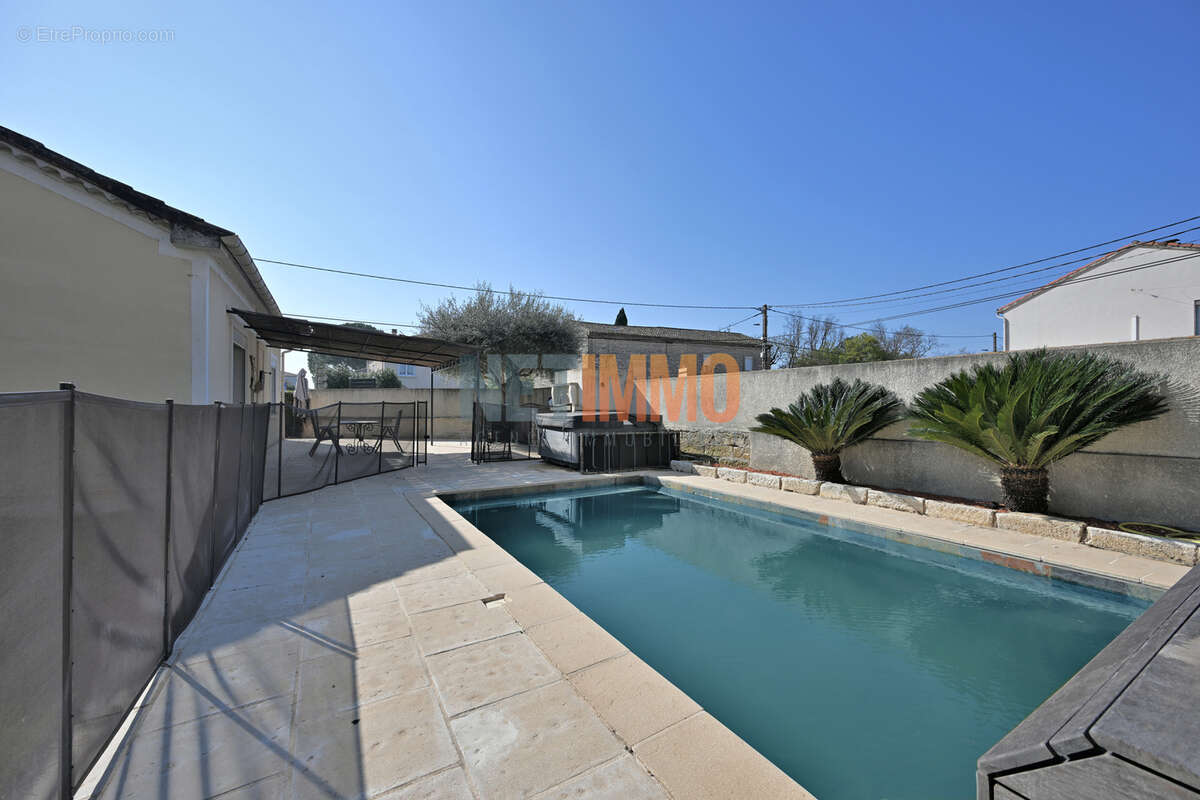 Villa plain-pied avec piscine - photo 10