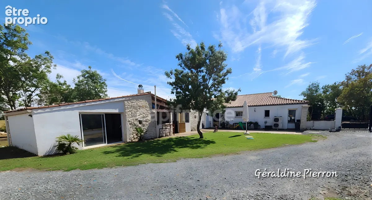 Belle longère en pierre 190 m² sur 7 000 m² de terrain avec atelier/hangar 450 m² fort potentiel professionnel ou activité - photo 2