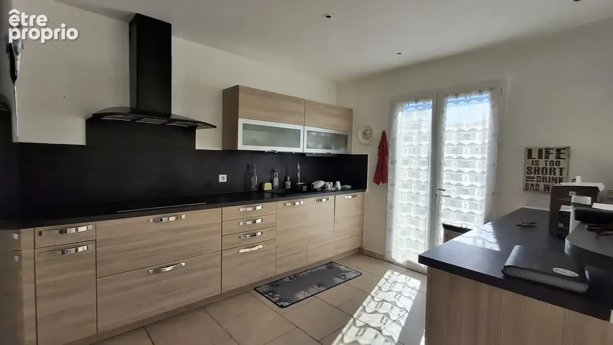 Maison individuelle avec belle vue dégagée sur les collines environnantes - photo 7