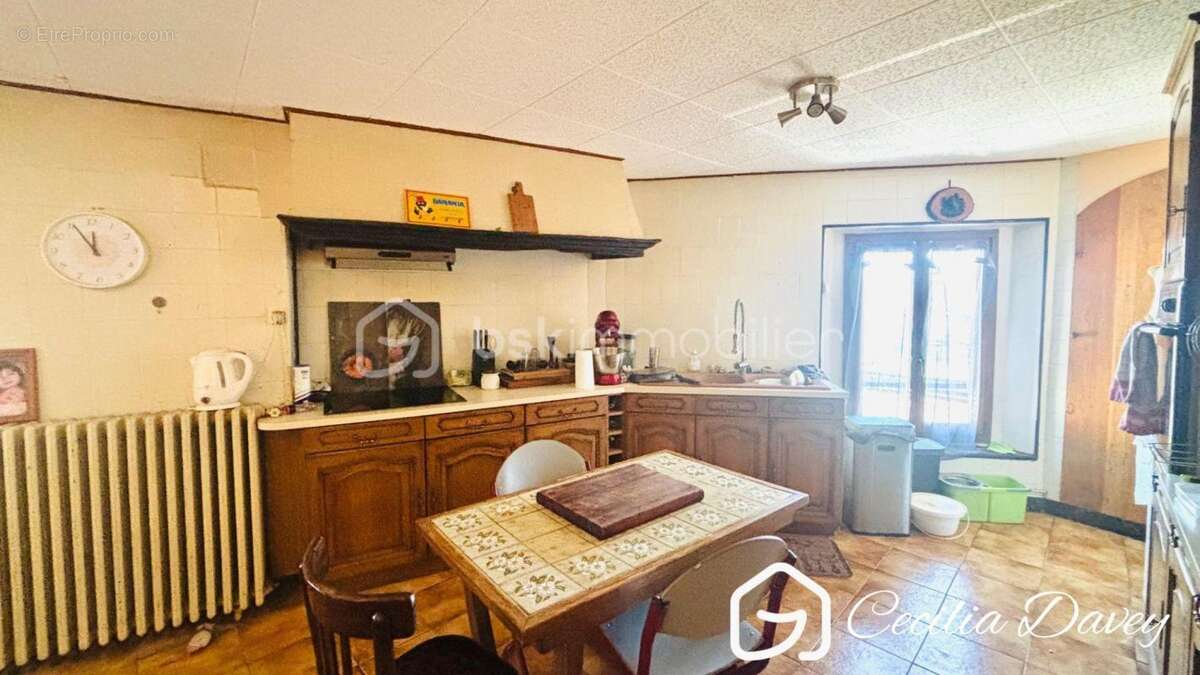 Maison à VILLENEUVE-SUR-YONNE