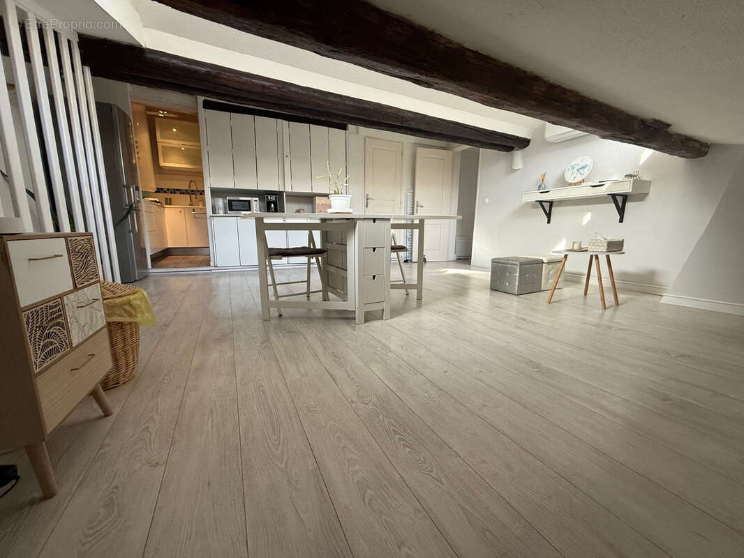 Appartement à MEZE
