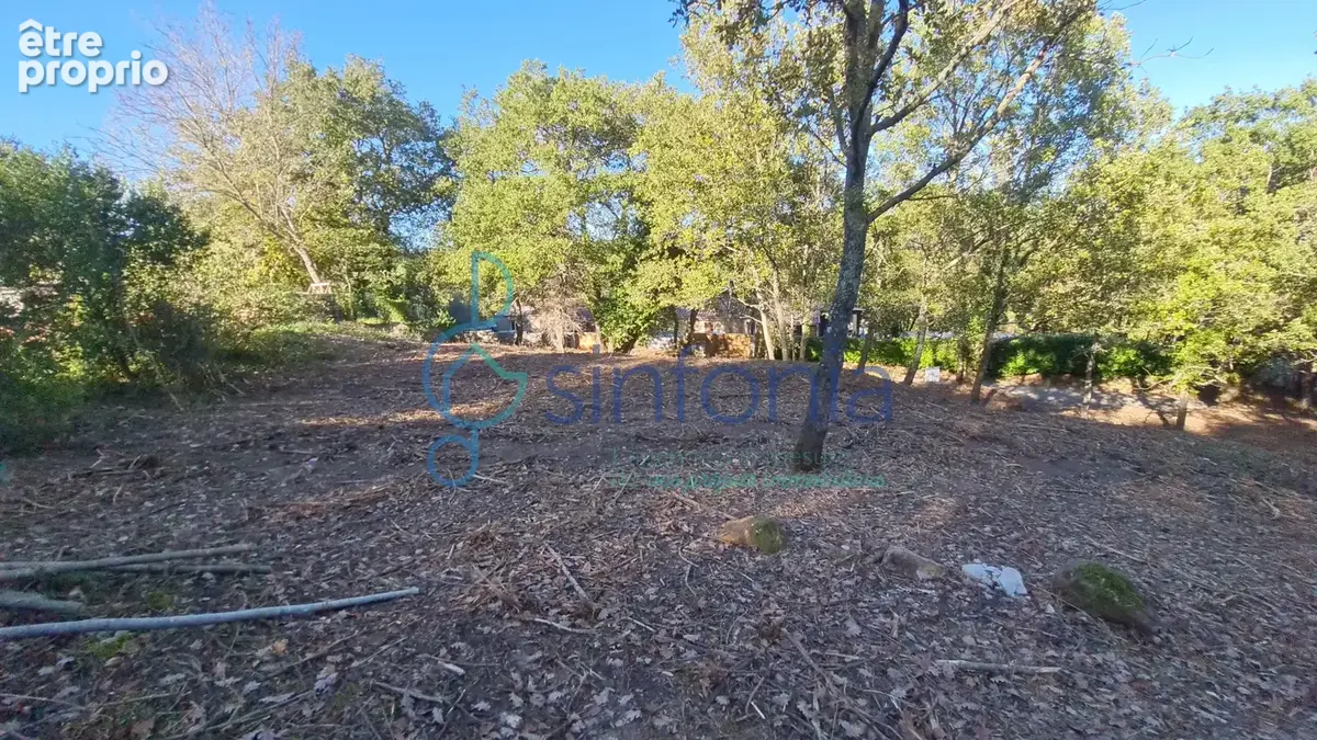 Proche Uzès et Bagnols, terrain constructible de 1500m2 à vendre à Pougnadoresse - photo 2