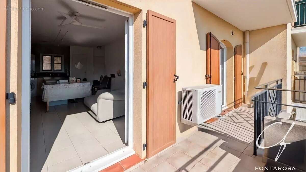 Appartement à ROQUEBRUNE-SUR-ARGENS