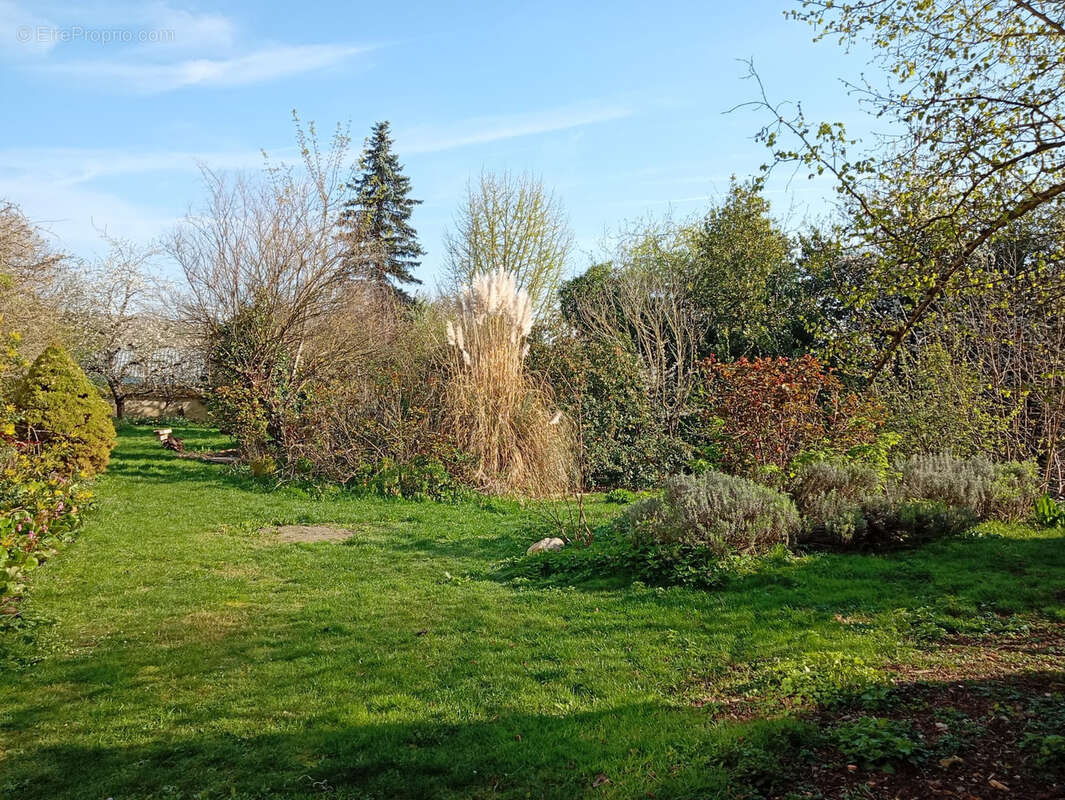 Maison à SURY-EN-VAUX