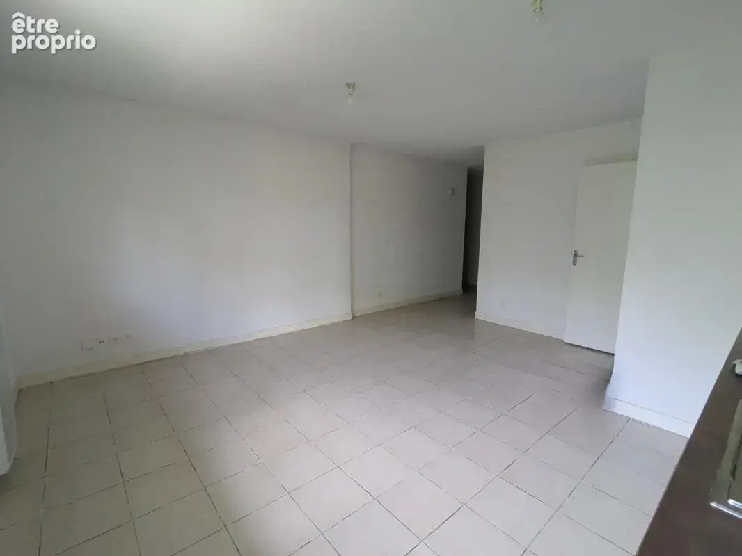T3 dernier étage avec piscine et 2 parkings - résidence sécu - photo 4