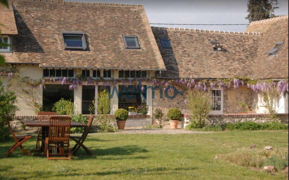 Maison à LA CROIX-SAINT-LEUFROY