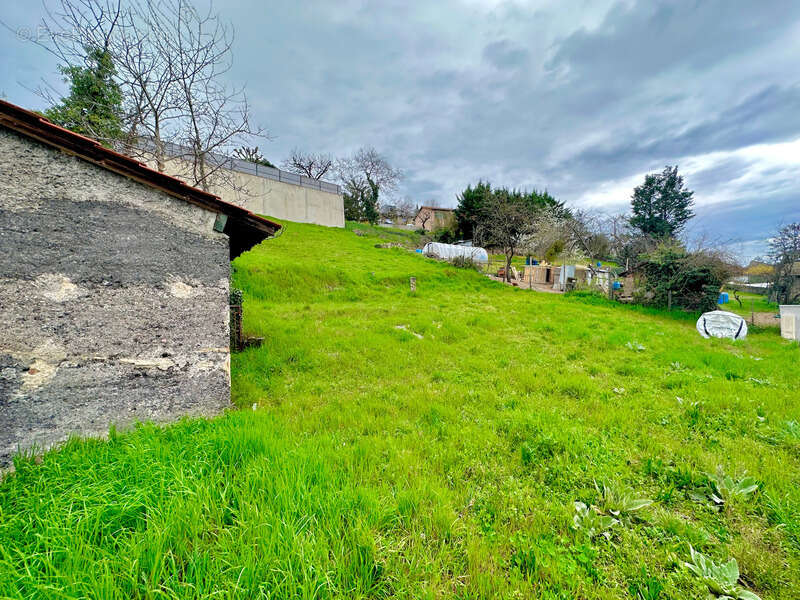 Dpt Rhône (69), au coeur de Pontcharra, terrain de 750 m2 totalement viabilisé pour 2 maisons - photo 3