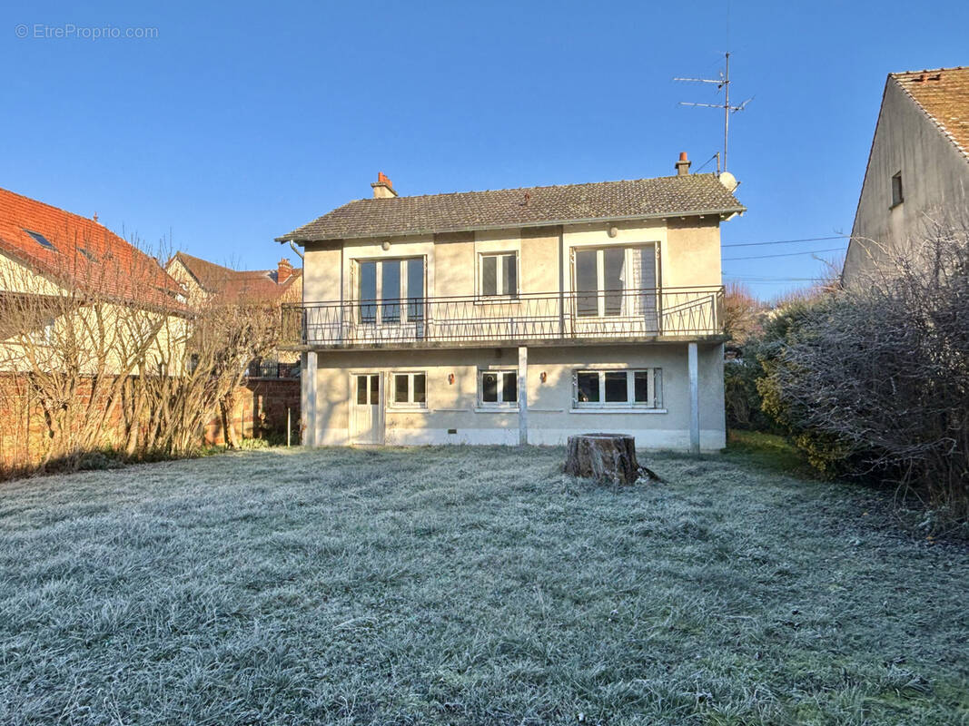 Maison à CRECY-LA-CHAPELLE