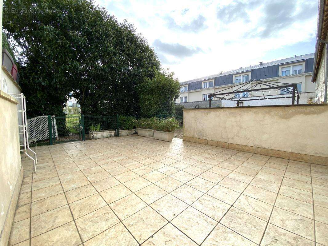 Appartement à BONNIERES-SUR-SEINE