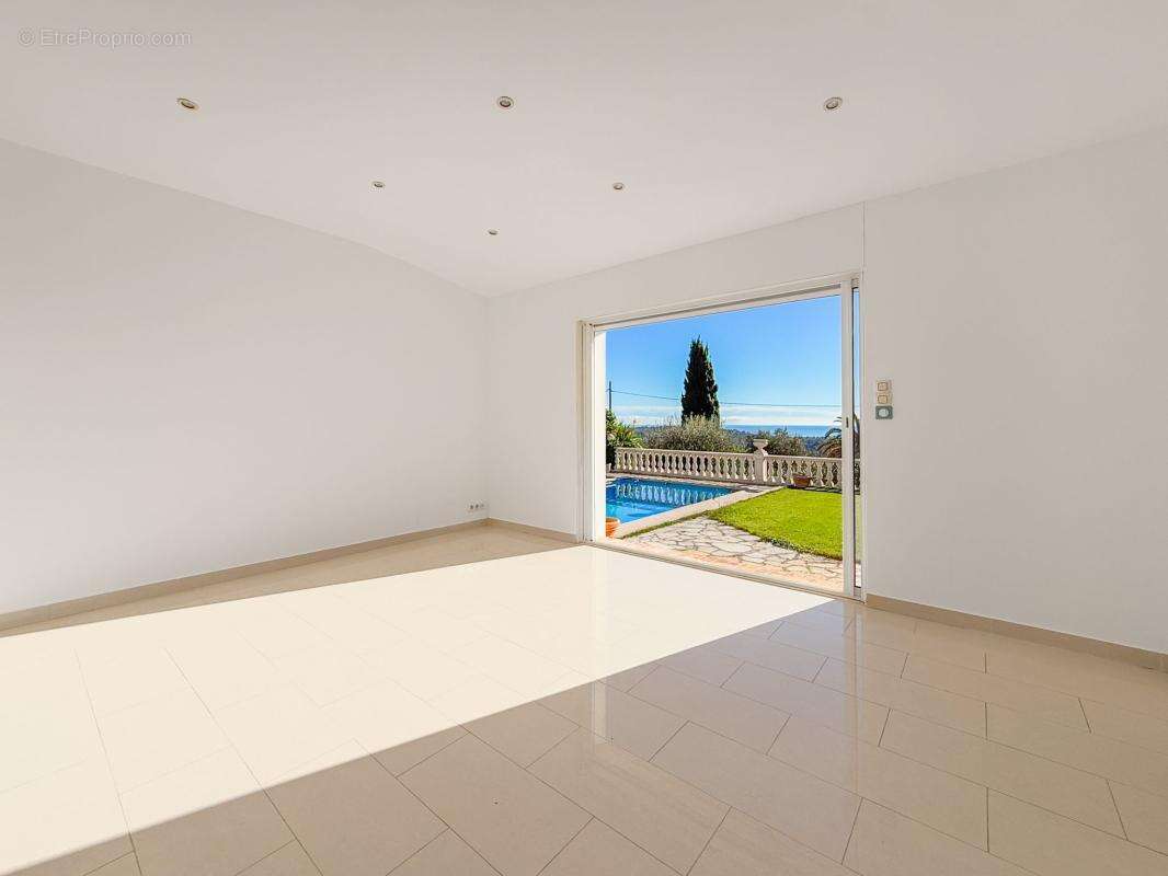 Maison à TOURRETTES-SUR-LOUP