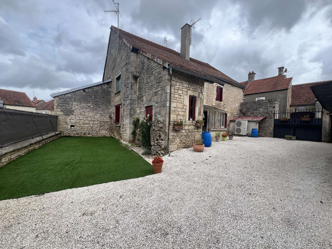 Maison à VILLAINES-EN-DUESMOIS