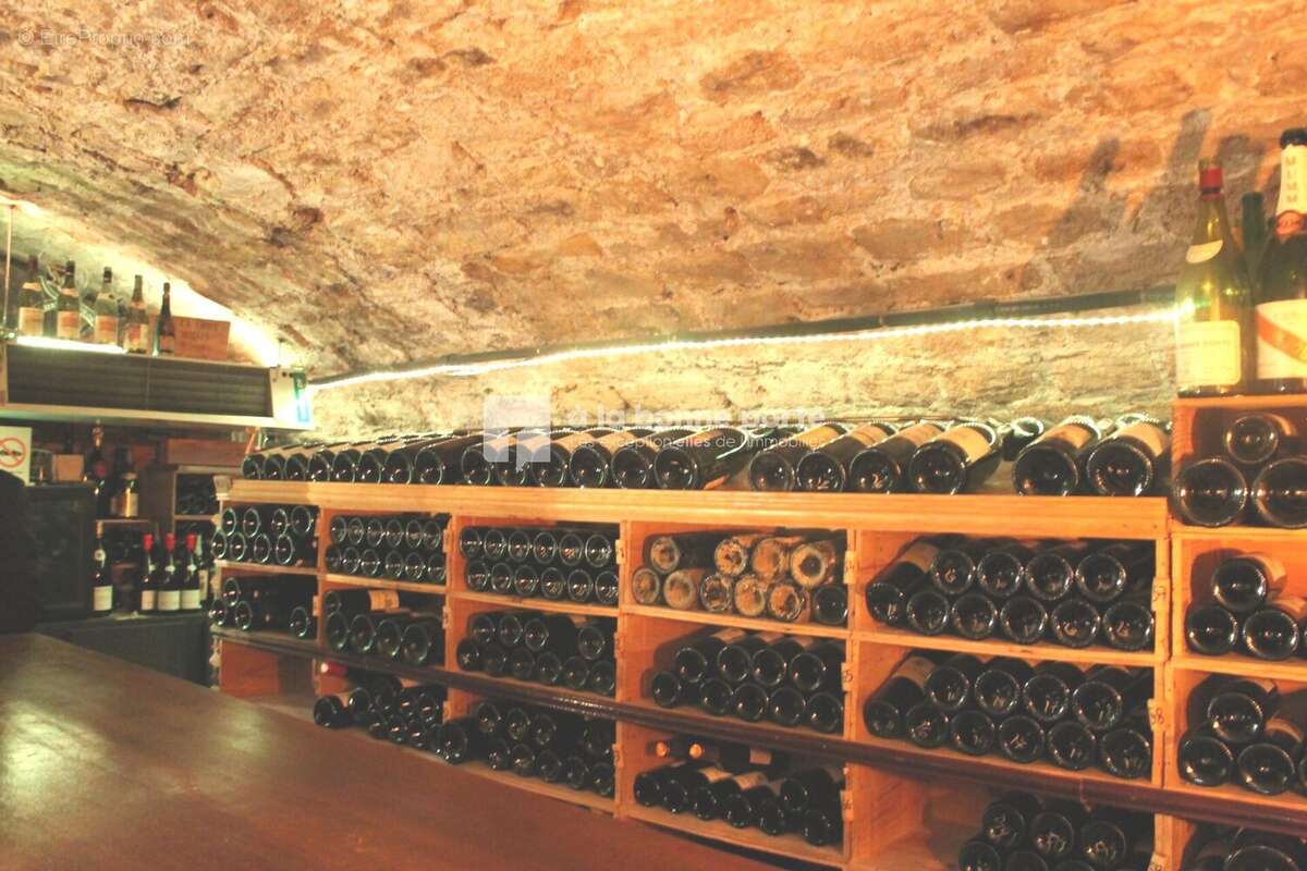 Commerce à PARIS-8E