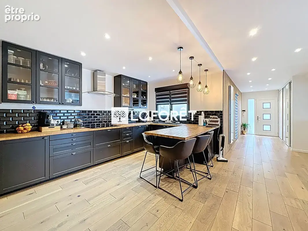 Superbe maison contemporaine de 250 m² située à Montesson, à seulement 15 minutes du RER de Sartrouville. - photo 2