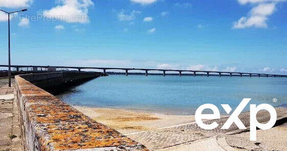 Autre à BOURCEFRANC-LE-CHAPUS