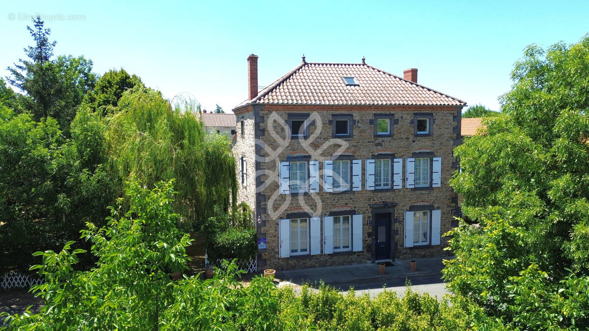 Maison à SAINT-BEAUZIRE